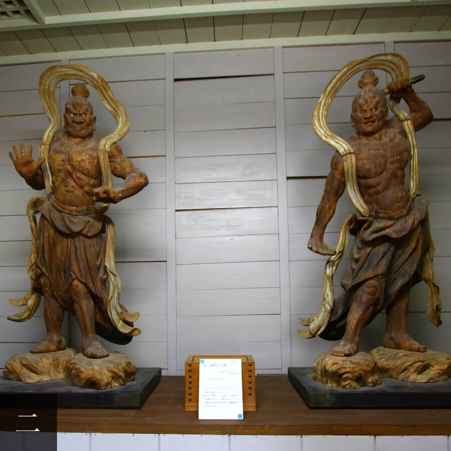 Kongo warrior statues